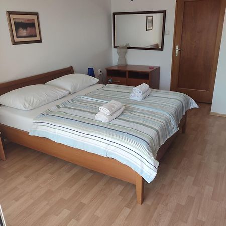 Biuk Apartments Novi Vinodolski Eksteriør billede