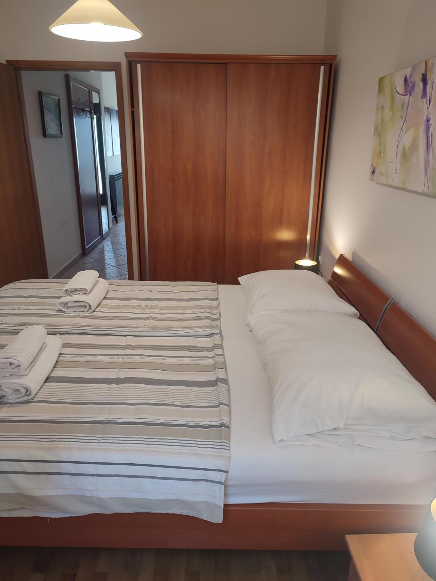 Biuk Apartments Novi Vinodolski Eksteriør billede