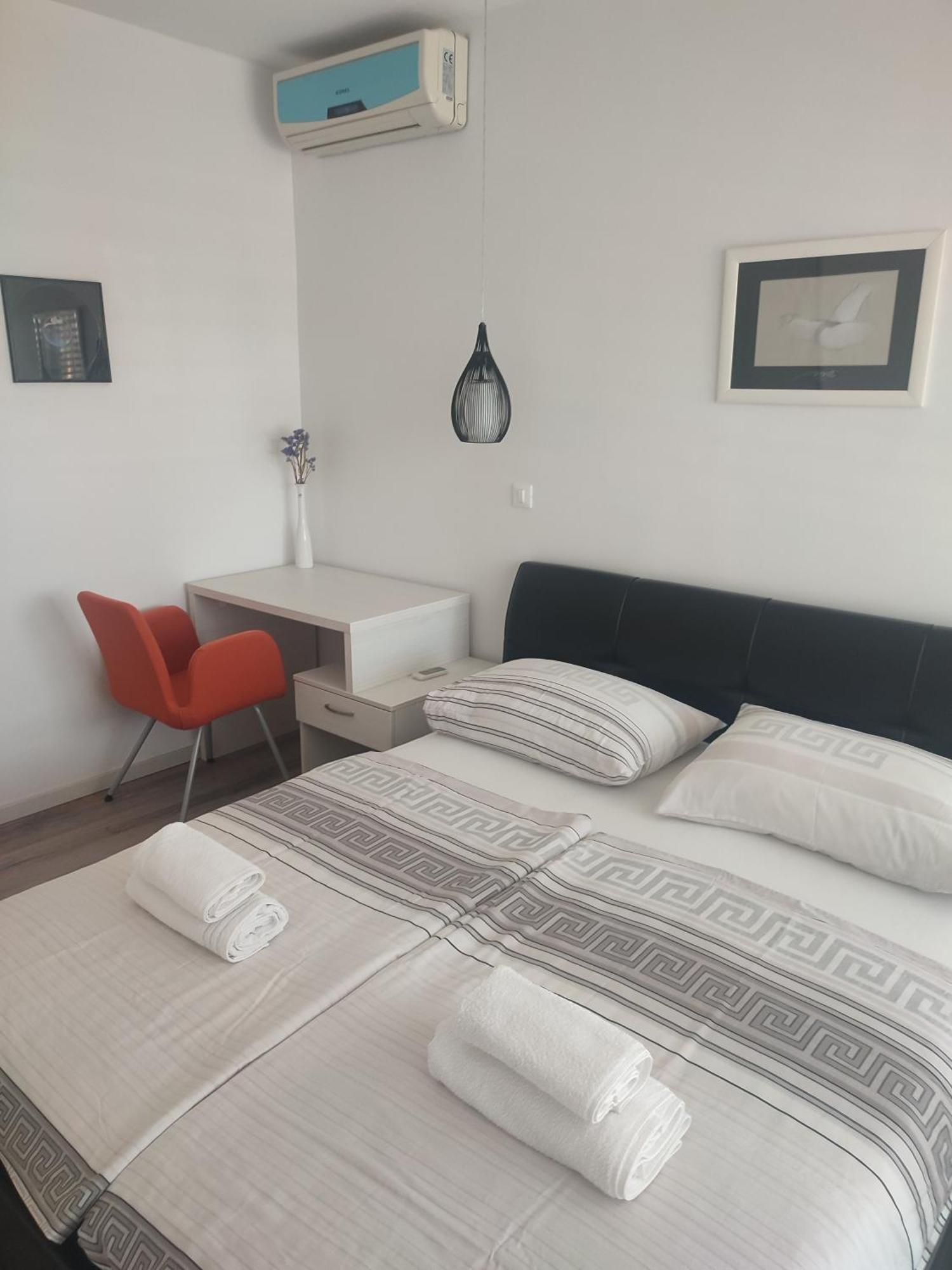 Biuk Apartments Novi Vinodolski Værelse billede